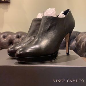Vince Camuto Booties size 7.5 Excellent Condition